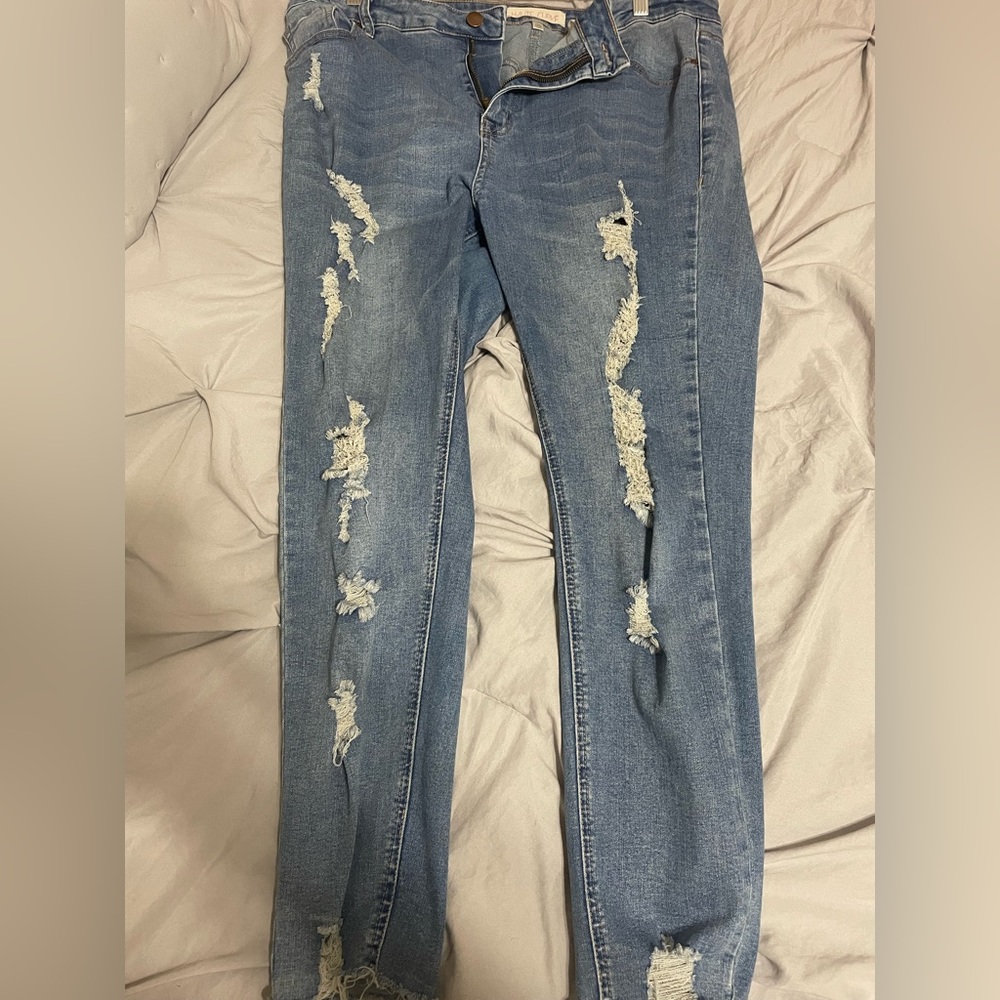 Distressed capris